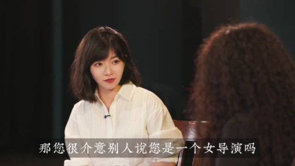 王潮歌谈女性导演困境,为专注事业压低嗓音穿中性服装