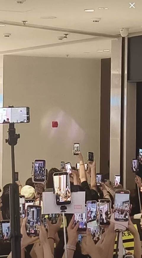 周翊然重庆线下活动人气爆棚 真的是很好的人,永远心系粉丝永远真诚