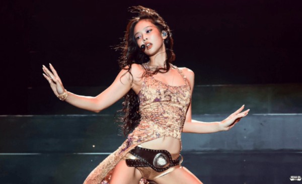 Jennie舞台生图,要杀疯了