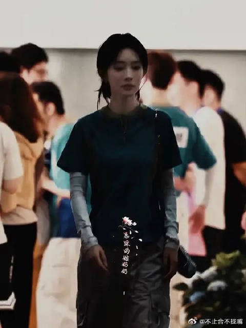 就照着这个样子,能不能来部现代剧啊~颜霸小情侣下班啦!