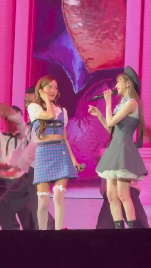 王心凌&Jessica郑秀妍同台唱《爱你》