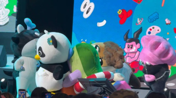 sansan和vimmy还在那边让椅子 阿窝深直接吻上lunar屁股