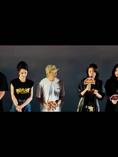 迪丽热巴张小斐亮相功夫女足路演
