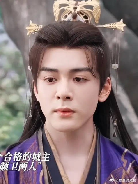 从前喜好玩乐的齐峥如今也在学着如何做一个合格的城主