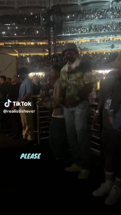 76人球迷在jay-z演唱会上看到老詹,向他喊话:求求了!来费城啊!勒GOAT!