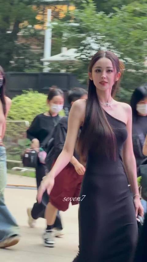 娜扎今日活动路透: SMFK颜值稳定输出