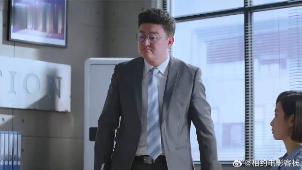 李总给员工开会,重要的事情说三遍,这领导没谁了