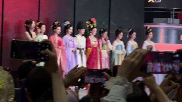 《盛世天下》上海见面会举行,九位主创齐聚人气爆棚
