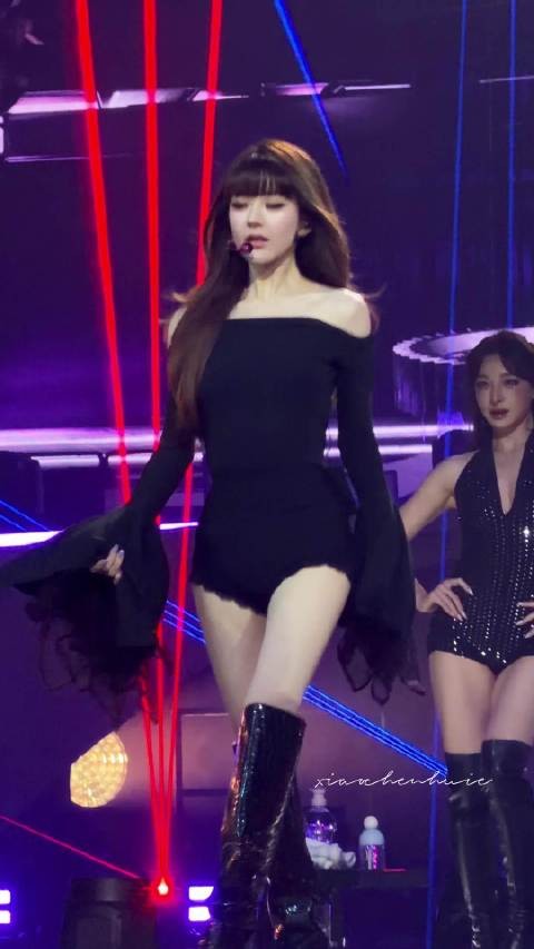 高颜值美女氛围感画面(49)