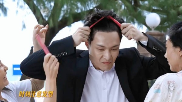 张艺兴和周星驰无厘头原来这么搭 以前一直觉得张艺兴是稳重帅气一类的…