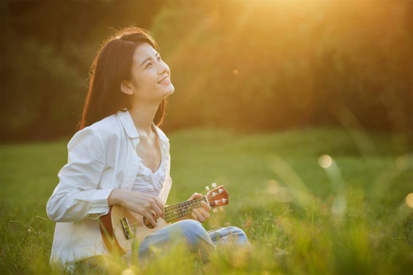 已婚女人干了这件事,就是对你动心了,你最好离远点