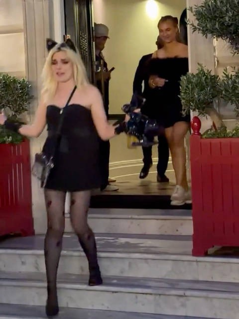 诺里斯与女网红夜店狂欢至凌晨,躲镜头狂奔离场
