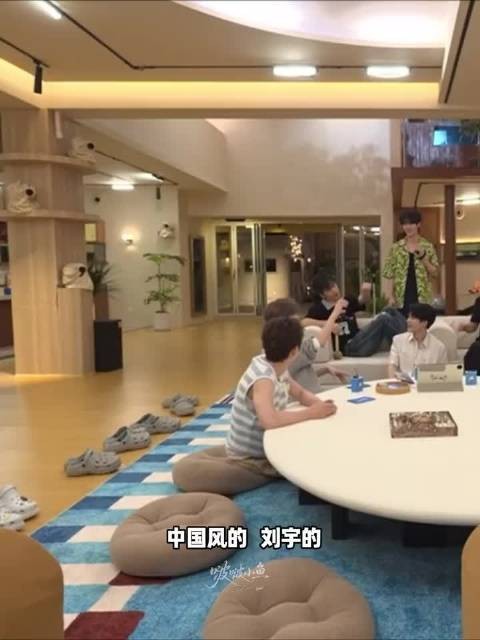 刘宇分享宿舍趣事，中国风内衣引何炅调侃