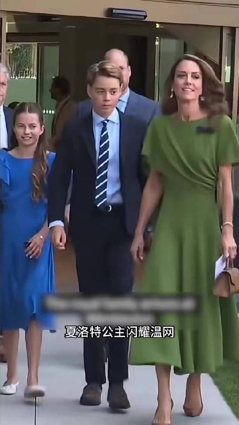 夏洛特公主闪耀温网，一袭蓝色礼服好仙