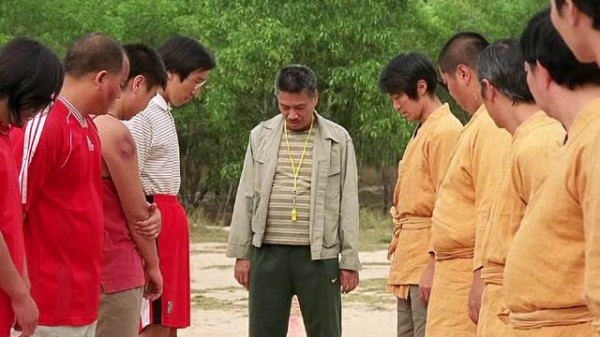 《少林足球》经典台词引热议，周星驰无厘头喜剧再受追捧