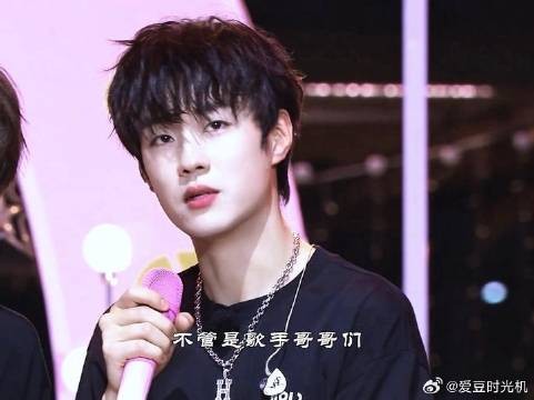 “未来我们还要走很多很远的路 我们走着瞧!”