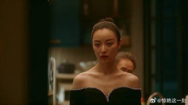 南孙下班回家,锁锁立马绷不住了,直接抱着南孙大哭