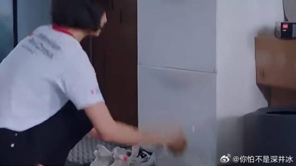元宋月薪三千,却穿上万运动鞋,贺繁星发现他身世不简单
