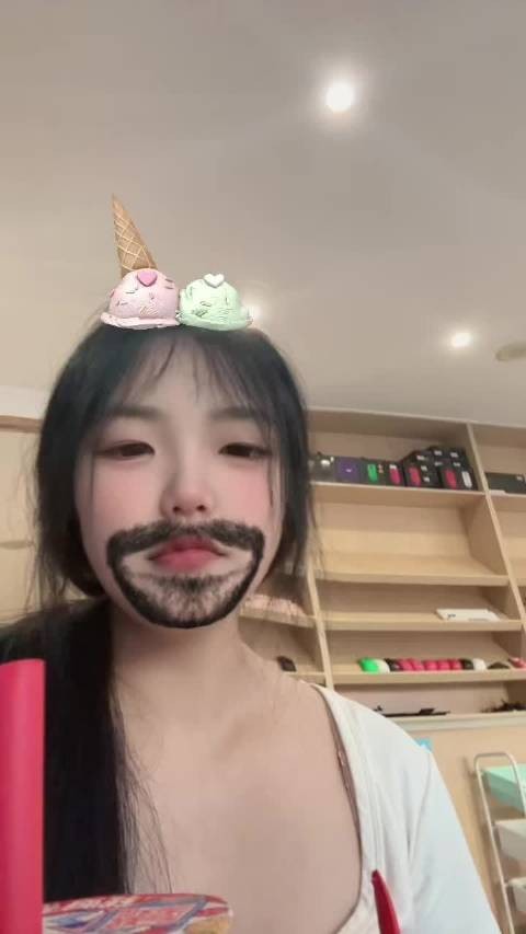 某人称请其吃东西会特别会说话,呼吁大家请客