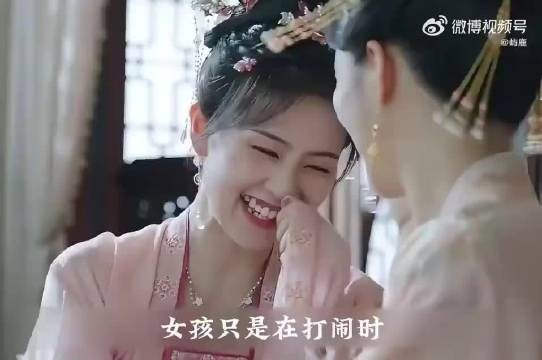 “女孩仅用一条手帕，就抢了姐姐的皇后之位”