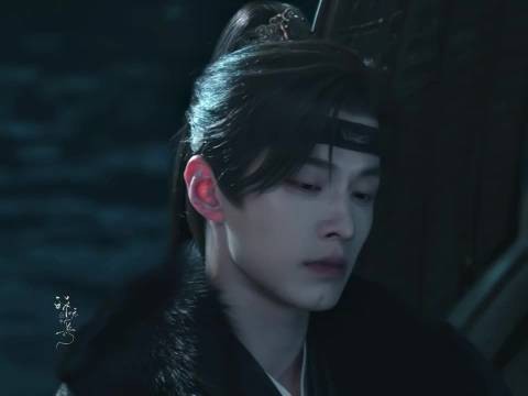 何与扯领带眼神灼人,反差演技引内娱霸总学习