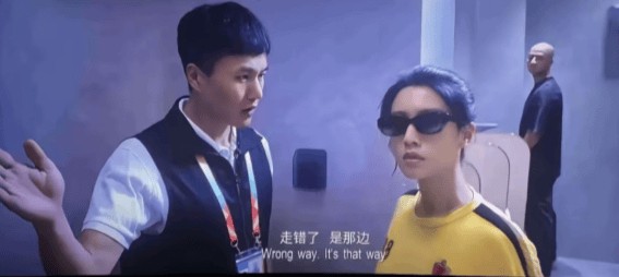 星爷这个镜头的用意绝了:光头、厕所、墙角