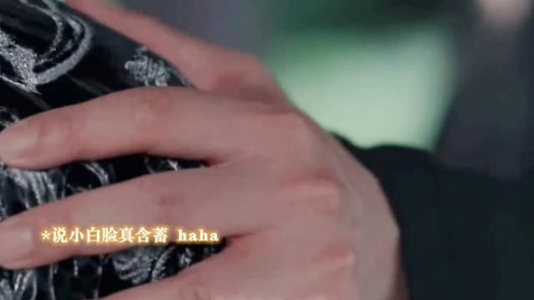 何润东摸何与肌肉后不笑,女婿初见考核名场面