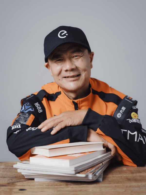 淘宝闪购城市骑士代言人王计兵,获得鲁迅文学奖