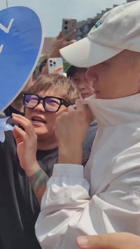 黄子韬成都金牛凯德广场急寻厕所