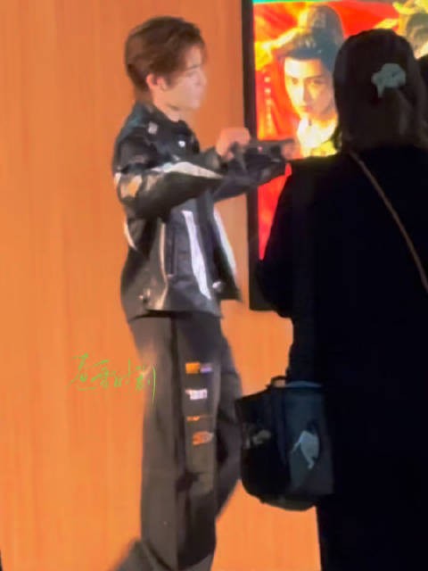 求求你们了我要看…… 最后搞那么优雅给自己小胸脯送出去了