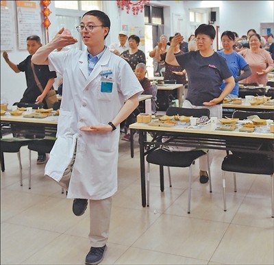 注意防暑降温,合理安排作息
