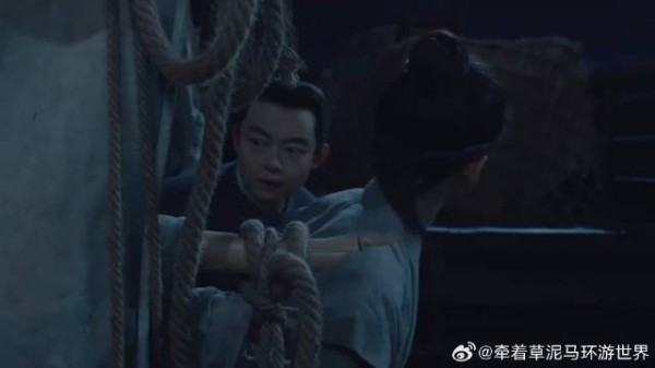 钱弘俶趁船上大乱,悄摸跳水逃生,下秒打脸