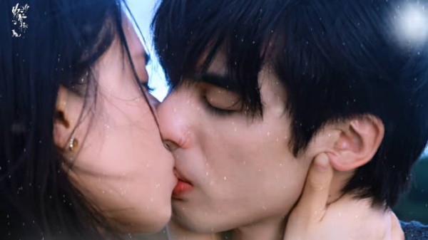 野狗骨头海边吻戏,苗靖让陈异闭眼吻