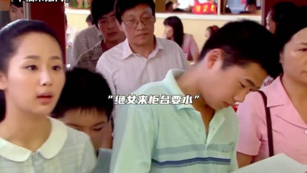 虽然没有血缘关系,后妈担负起了亲妈的责任