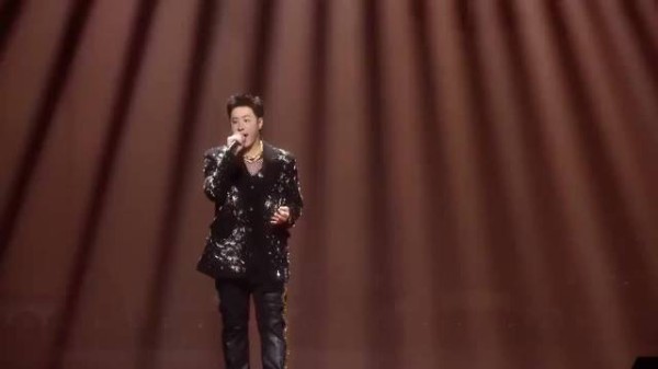 这个梗越品越有趣,一边自嘲一边官宣巡演,时隔许久再来上海,歌迷终于等到了