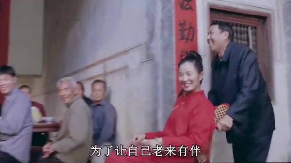 根据真实事件改编：十岁女孩照顾瘫痪的养父母，感动无数人