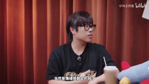 lbw在STN工作室里的最新视频谈当年直播被封