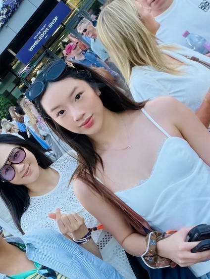 吴尊晒15岁女儿neinei近照,一家伦敦温网观战