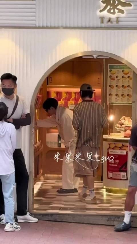 萌薯我，饱饱真的好爱小甜品 我摸了=我吃了，小eの欺骗大法