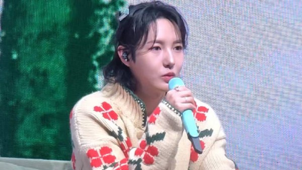 黄仁俊成都粉丝见面会清唱《灿》,声音空灵治愈