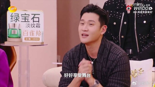 网友玩梗热度高涨，周兴哲幽默回应情商直接拉满