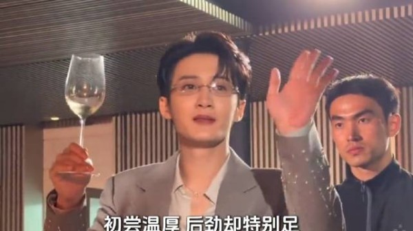 檀健次被赞千面狐狸,长相思相柳角色表现亮眼