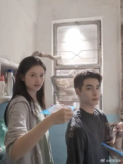 全藤城最靓的模特陈异和全藤城手艺最好的理发师苗靖 宋威龙张婧仪