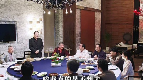 都挺好 苏大强在朋友面前炫耀自己要去美国了,身边老朋友都在羡慕他