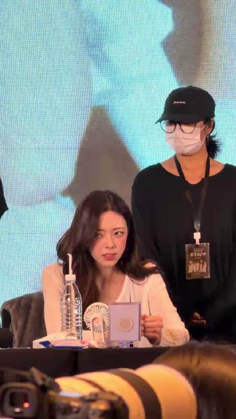 申有娜打喷嚏笑晕全场粉丝