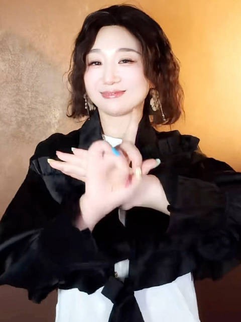 傅首尔瘦了后状态