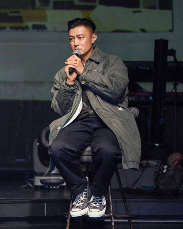 余文乐突然宣布离婚,近年曾多次传出婚变,分开原因未公开