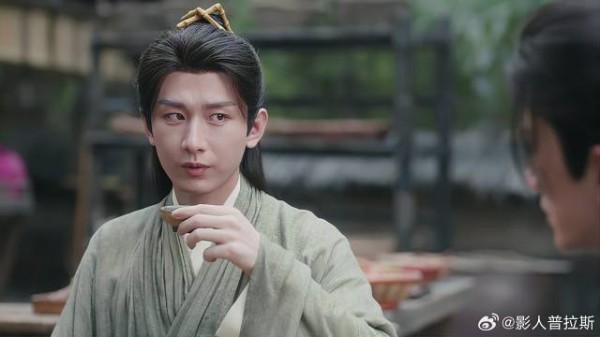 笛飞声强逼着喝药 李莲花秒变小媳妇,只能乖乖听话