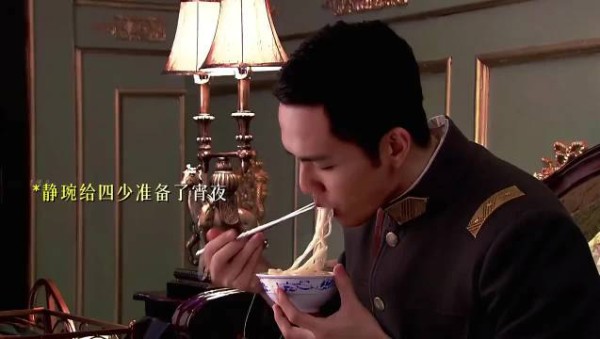 张凌赫新剧热播,何润东钟汉良经典角色翻红