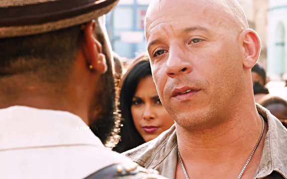 飙车还得看家人侠,老爷车你都飙不过